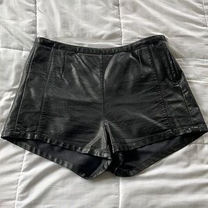 High-waisted black (faux) leather shorts